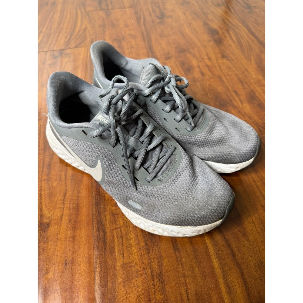 Nike Revolution 5 Shoes Cool Gray White BQ3204-005 Men's Size 8 Sneakers
